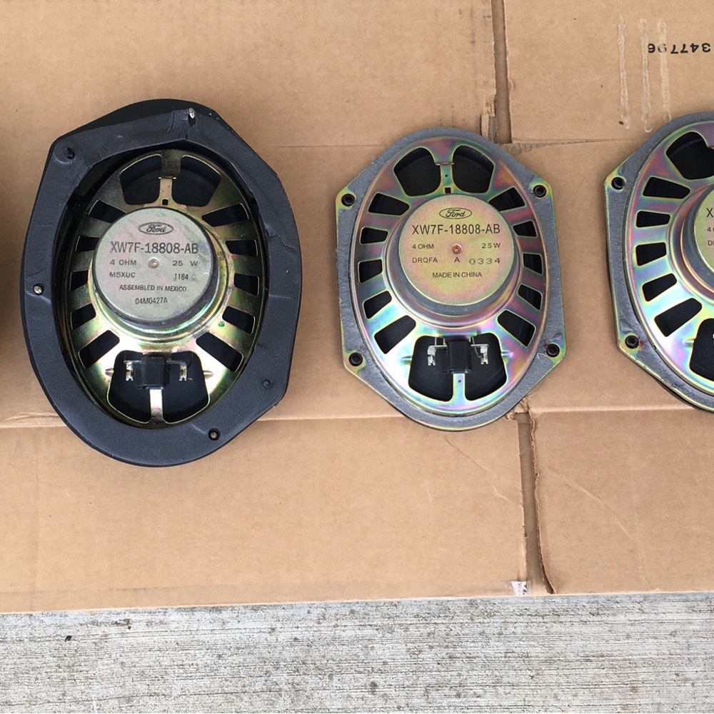 Black Oval Front/Rear 2004 Lincoln Town car Speaker(Auto Car Parts) - Picture 6 of 10